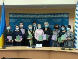 КРУГЛИЙ СТІЛ З НАГОДИ СВЯТКУВАННЯ ДНЯ ПАМ’ЯТОК ІСТОРІЇ ТА КУЛЬТУРИ УКРАЇНИ ТА МІЖНАРОДНОГО ДНЯ ПАМ’ЯТОК І ВИЗНАЧНИХ МІСЦЬ: ФОТОЗВІТ