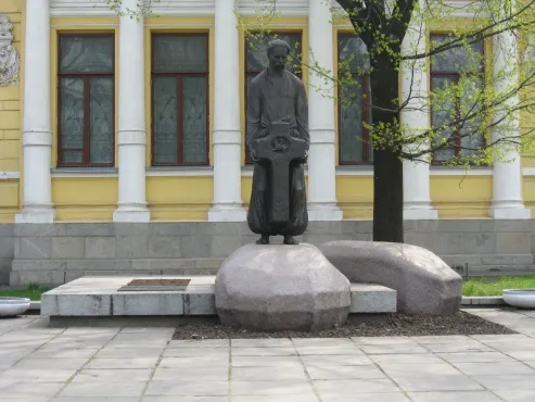 Могила Д.І. Яворницького, м. Дніпропетровськ