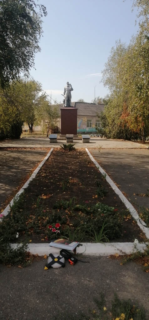 Пам'ятник землякам (№804, с. Самарське).jpg