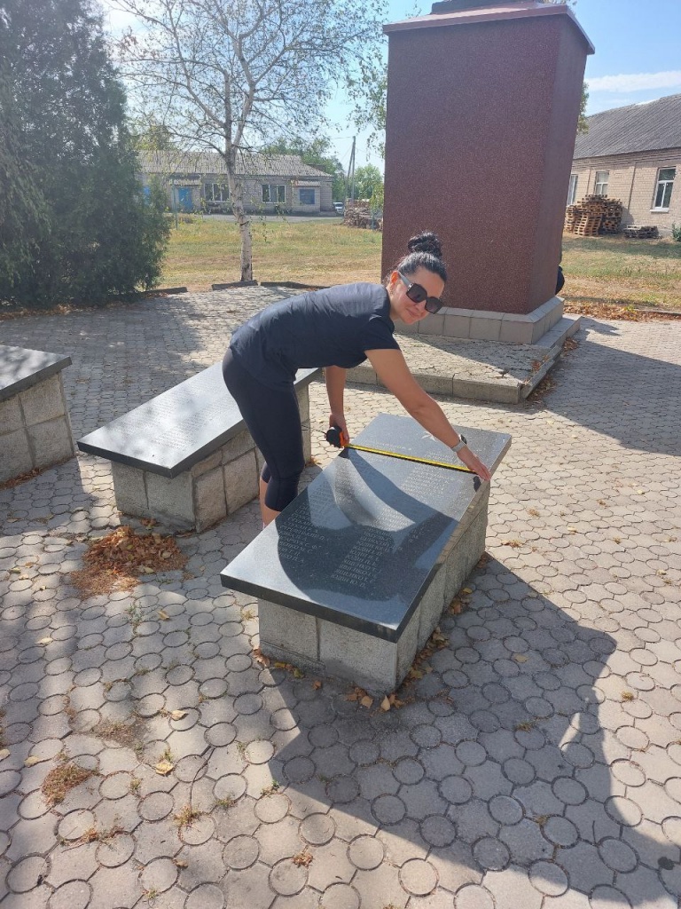 Пам'ятник землякам..(№804, с. Самарське).jpg